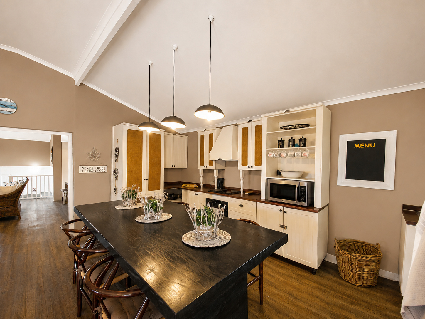 Spacious fitted kitchen